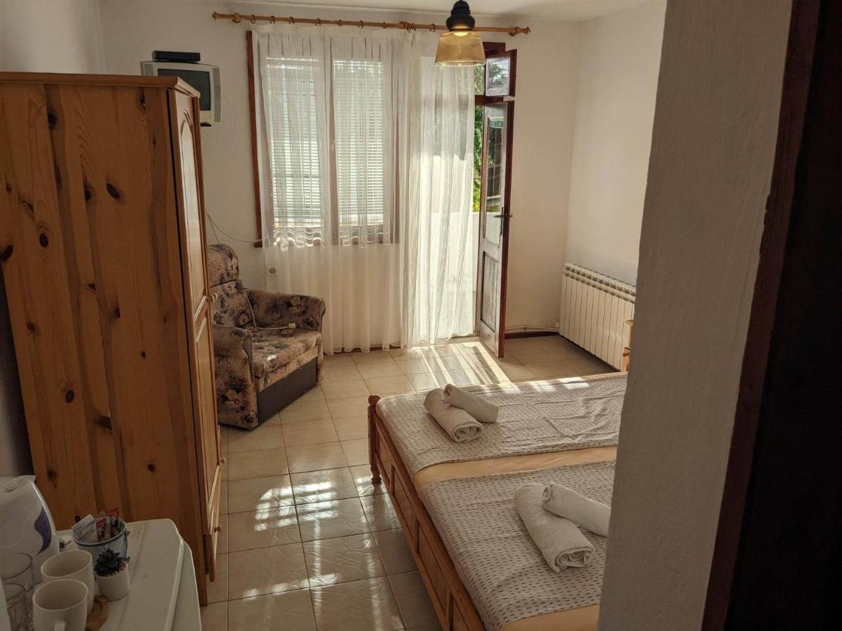 Цвета Hotel Sinemoretz Bagian luar foto